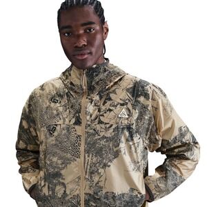 Nike ACG Cinder Cone Jacket Mens Sz M Tan Black Jungle Print Hooded Windbreaker